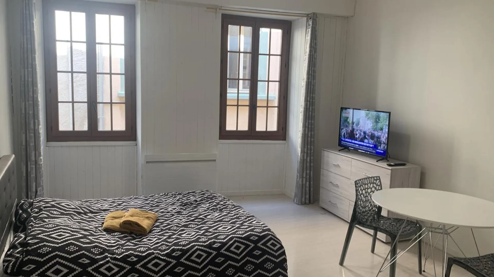 Grand Studio Historique 30M2 - Hypercentre Chambery Apartment