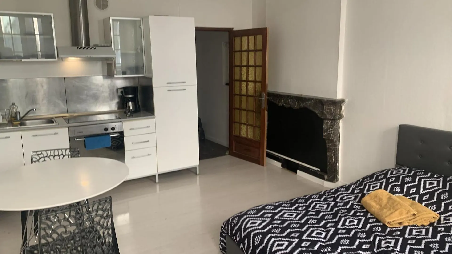 Grand Studio Historique 30M2 - Hypercentre Chambery Apartment